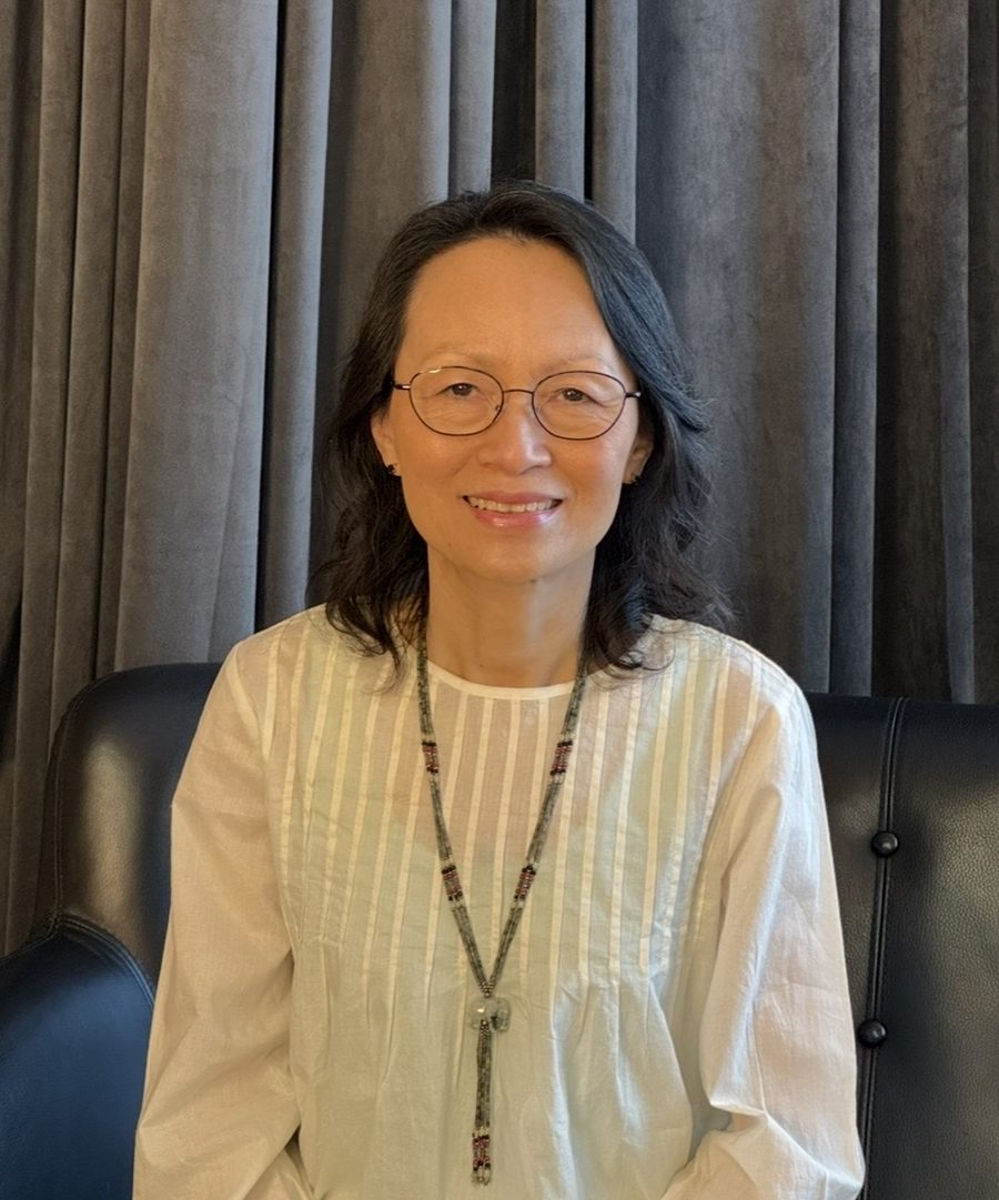 Khin, frisör